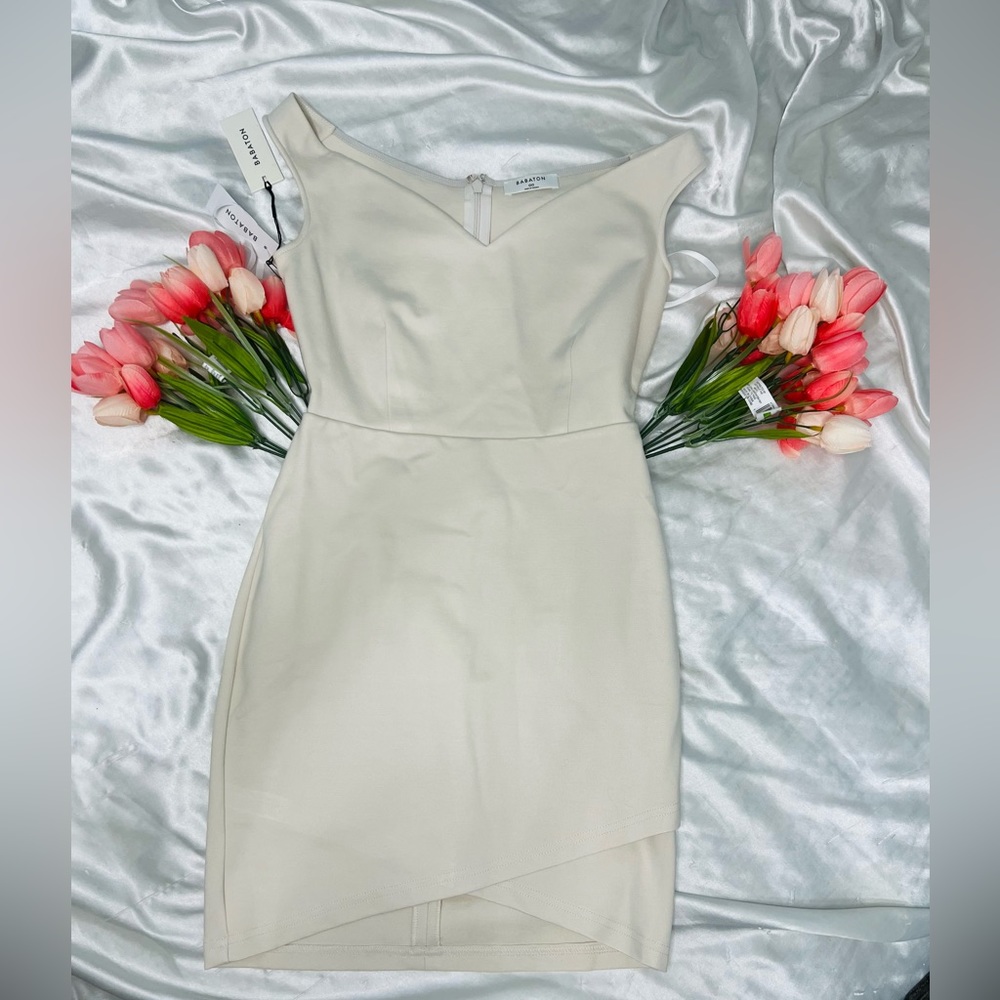 Off the shoulder sweetheart neck dress